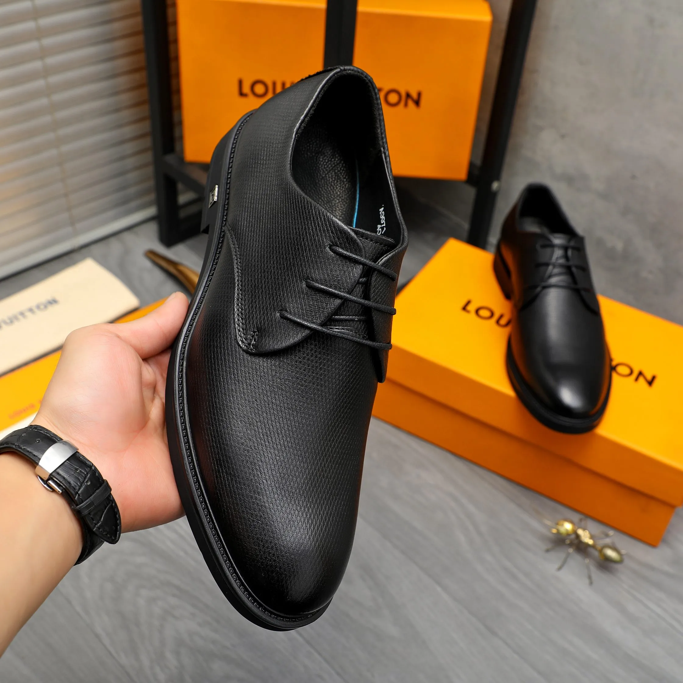 Men's shoes 💰p442 Product trademark: LV (Louis Vuitton) business lace-up leather shoes Regular size: 38-46 (45.46 custom-made, non-returnable) Product materials: Selected vertical grain cowhide upper, cowhide lining, rubber outsole